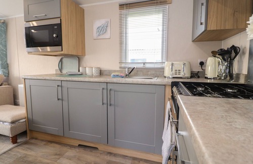 Morecambe Cottage | 32 BAYVIEW, pet friendly, country holiday cottage in Heysham