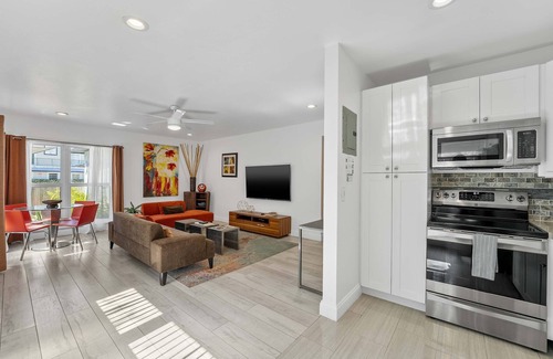 Hendricks and Venice Isles Apartment | 320-1 Las Olas Boulevard