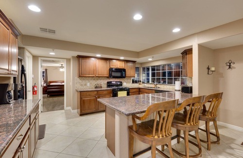 Paradise House | *3200 Sq Ft 5 Bed 4 Bath 1 Story Private Pool/Spa W/Casita