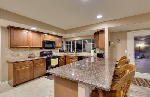 Paradise House | *3200 Sq Ft 5 Bed 4 Bath 1 Story Private Pool/Spa W/Casita