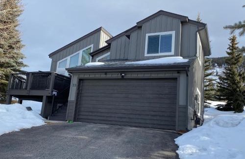 Corinthian Hills House | 33 Corinthian Circle