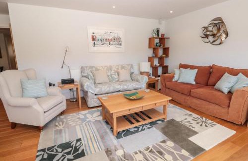 Dartmouth Apartment | 33 Dart Marina