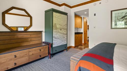 Stowe Area Resort | #337 Inside Lodge At Spruce Peak Studio Ski in in Ski out By Stowe Mountain Rentals