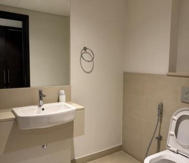 Dubai Apartment | 3403!Dubai SkyLine View! Royal Montania Homes