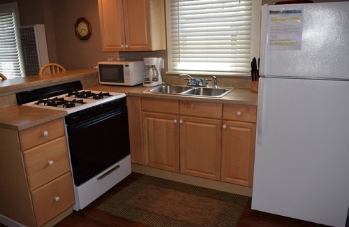 Downtown Cabin | 343 Hinds: 2 BR, 1 BA Cabin/Bungalow in Pismo Beach, Sleeps 4