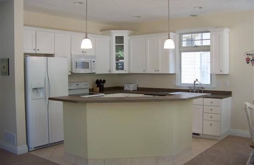 Lakeside Cottage | 343 Oak Ave in Lakeside