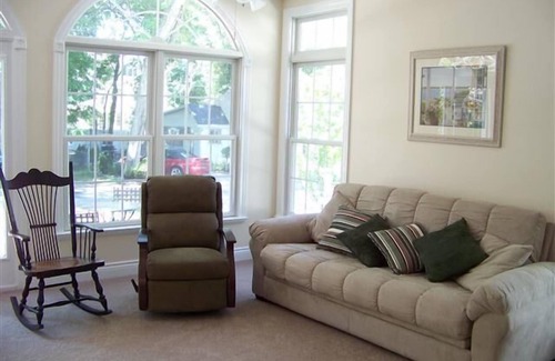 Lakeside Cottage | 343 Oak Ave in Lakeside