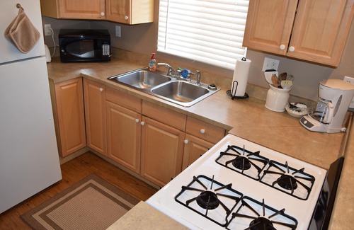 Downtown Cabin | 345 Hinds: 2 BR, 1 BA Cabin/Bungalow in Pismo Beach, Sleeps 4