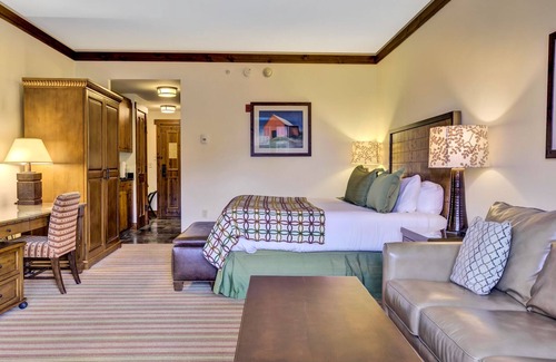 Stowe Area Cabin | #347 | Studio |The Maple | 3rd Floor Pool & Mountain Views