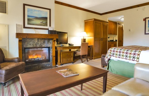 Stowe Area Cabin | #347 | Studio |The Maple | 3rd Floor Pool & Mountain Views