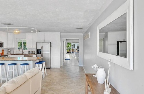 Garden Isles Villa | 350 · Oasis Waterfront! Boat Rental/Spa/BBQ/Kayaks/Pool!