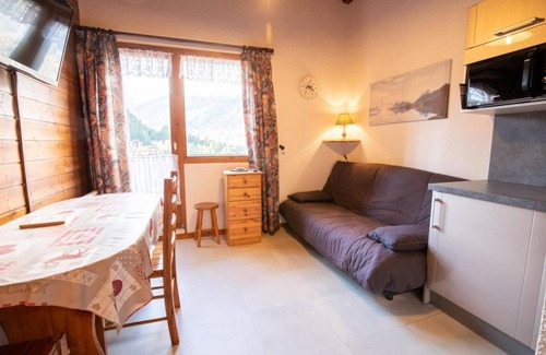 Villarodin-Bourget Apartment | 350m from ski lifts, 4th floor, balcony, tv, ski locker, 32m², La Norma