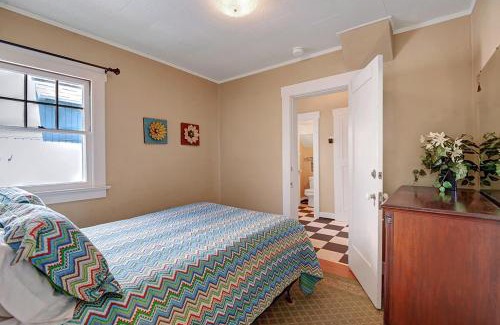 Avalon House | 351CA 351 Catalina Ave