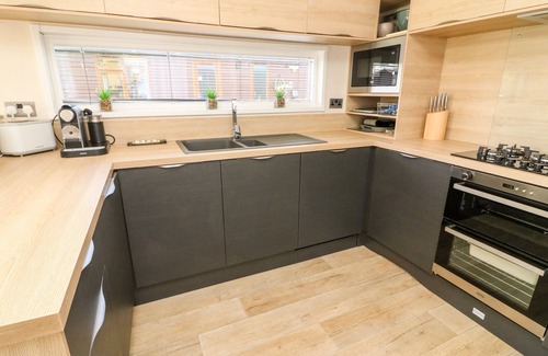 South Lakeland Leisure Village Cottage | 36 GRESSINGHAM, pet friendly, character holiday cottage in Carnforth