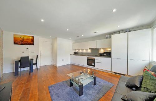Peninsula Apartment | 360 Cosy Home Greenwich