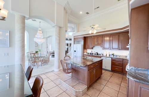 St. George House | 360° Views of Southern Utah | Sleeps 24 | Perfect For The Whole Family