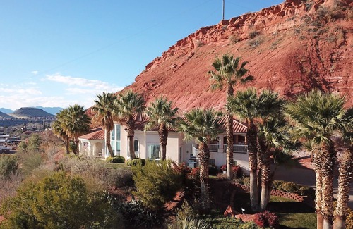 St. George House | 360° Views of Southern Utah | Sleeps 24 | Perfect For The Whole Family