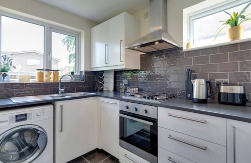 Cambridge House | 37 Ashvale, Cambridge · Stylish and modern home with Own Free Parking | Pass the Keys