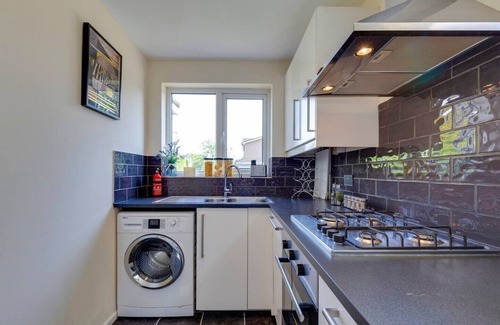 Cambridge House | 37 Ashvale, Cambridge · Stylish and modern home with Own Free Parking | Pass the Keys
