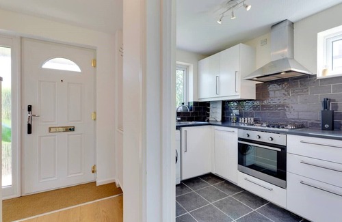 Cambridge House | 37 Ashvale, Cambridge · Stylish and modern home with Own Free Parking | Pass the Keys