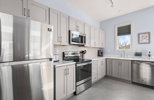 South Nashville Condo | 374 ~ Clean Condo w/Private Balcony in a Quiet Area & only 3 Miles to Broadway ~ Near GEODIS Park
