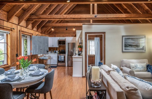 Northwest Carmel Apartment | 3796 The Madden Suite - Historic Downtown Flat