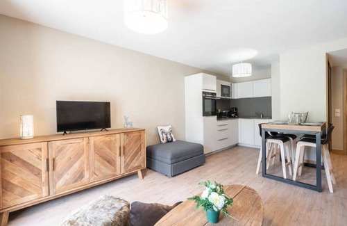Valmorel Apartment | 385m from ski slopes, 1st floor, view forest, terrace, parking, tv, ski locker, 40m², Valmorel