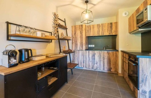 Valmorel Apartment | 385m from ski slopes, 4th floor, view valley, balcony, parking, tv, ski locker, 85m², Valmorel