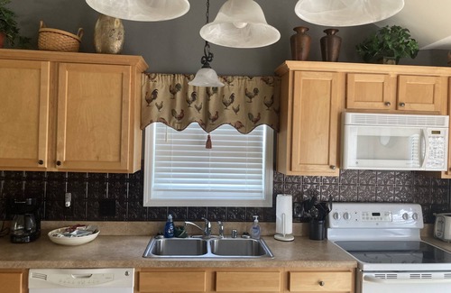 Taylorsville House | 3B/3B; Single Family Lakeside Retreat W/Hot Tub