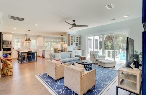 Hilton Head Island House | 3B Hickory Lane-CUSTOM built house! 200 Yards till your feet are in the sand
