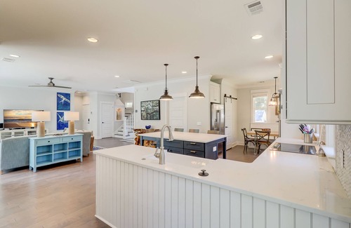 Hilton Head Island House | 3B Hickory Lane-CUSTOM built house! 200 Yards till your feet are in the sand