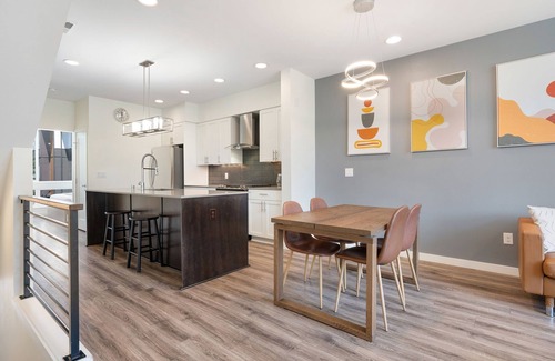 Crossroads House | 3B2.5B in Bellevue 2 Car Garage w/EV outlet and Central AC