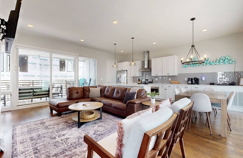 Nashville House | 3BD/3.5BA modern townhouse 7 mins from downtown, walking distance to restaurants