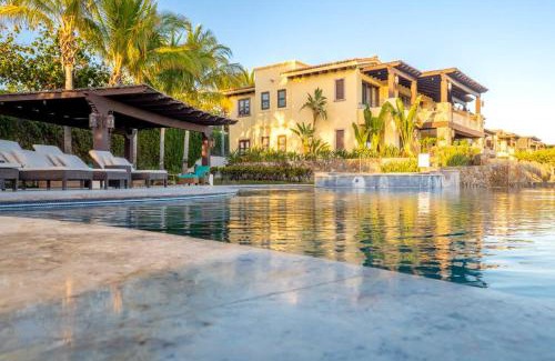 San Jose del Cabo Apartment | 3BD Golf Front Beach Club and Hot Tub in PLC
