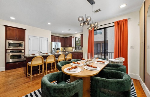 East Downtown Houston House | 3BD w/Gym & Foosball - Relax on Rooftop Patio