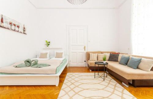 Belso-Ferencvaros Apartment | 3BDR Spacious Stay Getaway Suite by NW