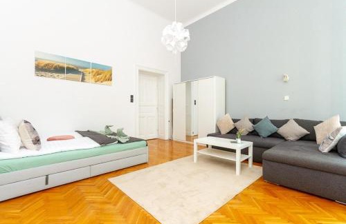 Belso-Ferencvaros Apartment | 3BDR Spacious Stay Getaway Suite by NW