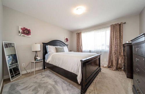 West Edmonton House | 3BDRM Home, 5min to WEM/4min to River Cree Casino