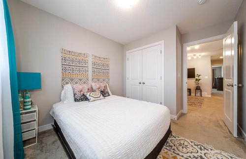 West Edmonton House | 3BDRM Home, 5min to WEM/4min to River Cree Casino