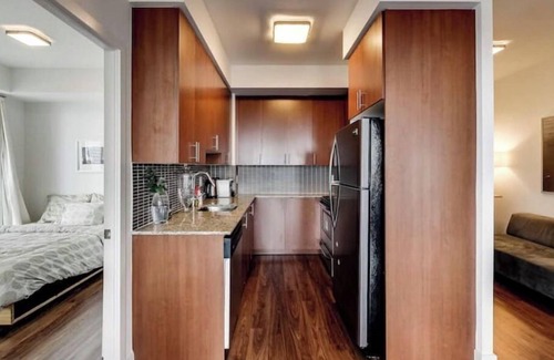 Regent Park Apartment | 3bdrm w/parking amazing view