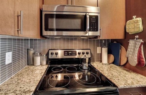 Regent Park Apartment | 3bdrm w/parking amazing view
