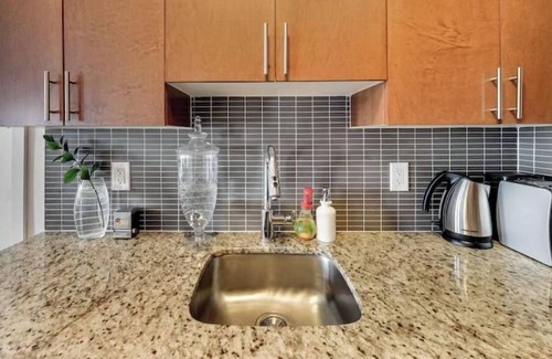 Regent Park Apartment | 3bdrm w/parking amazing view