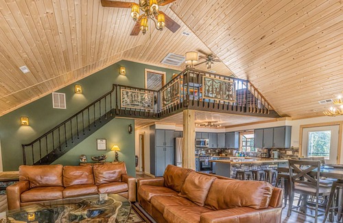Bryson City House | 3BearsCabin-Views-Creek-Groups-3LittleBearsRetreat
