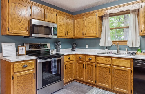 Sloans Valley Cabin | 3bed/3bath, 3 POOLS, boat ramp 1 mile away, BOAT storage