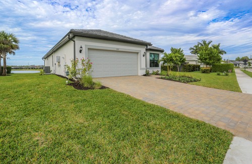 Naples House | 3BED+DEN/2BATH STUNNING NEW CONSTRUCTION IN MANATEE COVE