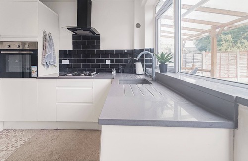 Abbey Wood House | 3bed House Abbey wood/Sleeps 8/Elizabeth Line/Free parking/pet friendly