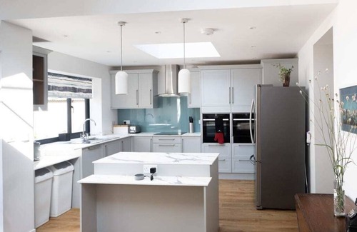 Cambridge House | 3Bed House w/Charming Courtyard Garden & Parking