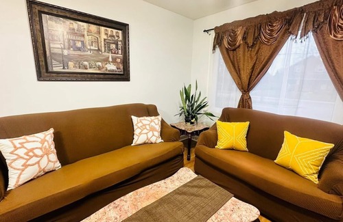 Niagara Falls House | 3Bedroom house - 5 to 10 Mins Walk to Falls!