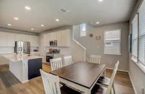 Travis County House | 3BR+2.5 BTH Oasis + Pool: F1 & 10M DT & Airport