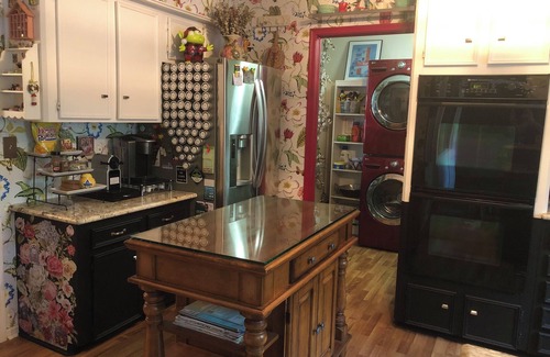 Memorial Northwest House | 3BR/2.5BA, saltwater pool, hot tub, alarm ~ The Salt Lick Retreat